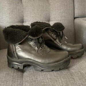 Fleece-lined leather boot with retractable ice grips